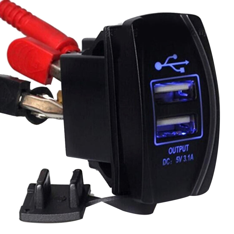 شاحن سيارة ودراجة نارية بمنفذي USB مع غطاء مقاوم للغبار وإضاءة LED (ألوان عشوائية)، 3.1 أمبير