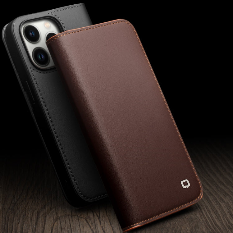 جراب هاتف QIALINO Business قلاب أفقي من البولي يوريثان، مناسب لأجهزة iPhone 14 وiPhone 14 Plus وiPhone 14 Pro وiPhone 14 Pro Max