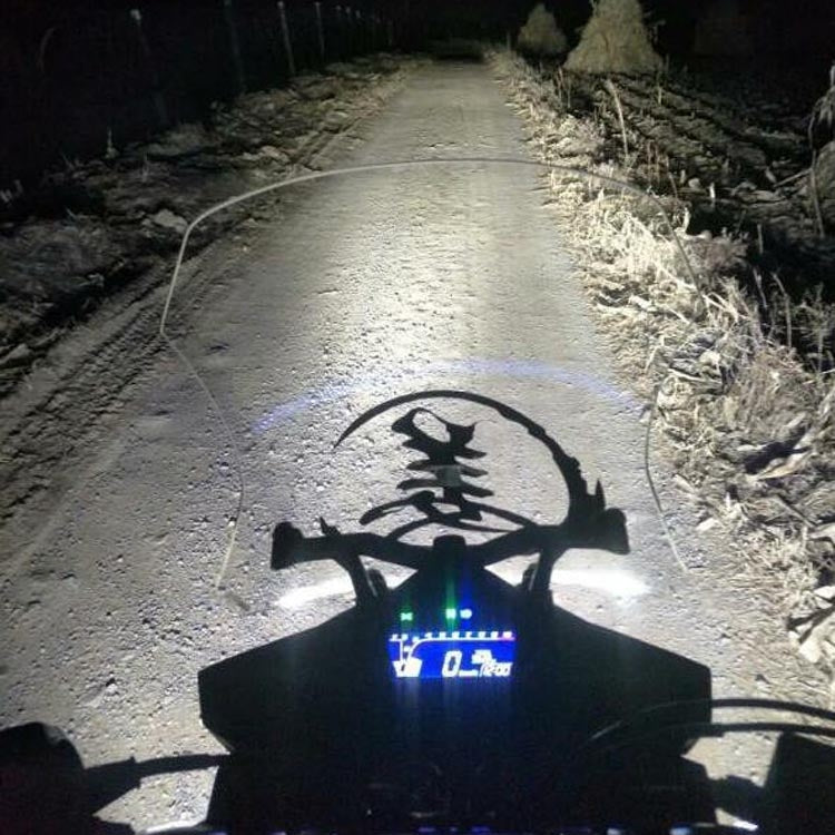 40W White Light Motorcycle LED Spotlight Headlight Car Front Bumper Light Off-Road Vehicle Modified Roof Light, White Light