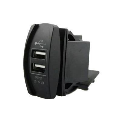 شاحن سيارة ودراجة نارية بمنفذي USB مع غطاء مقاوم للغبار وإضاءة LED (ألوان عشوائية)، 3.1 أمبير