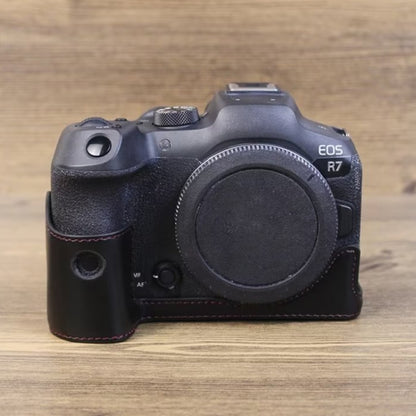 جراب نصف قاعدة من جلد البولي يوريثان بخيوط 1/4 بوصة لكاميرا Canon EOS R7، لكاميرا Canon EOS R7