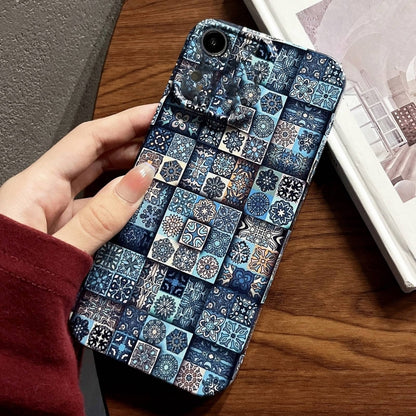 جراب هاتف PC بفتحات دقيقة بنمط مرسوم، لهاتف iPhone XR