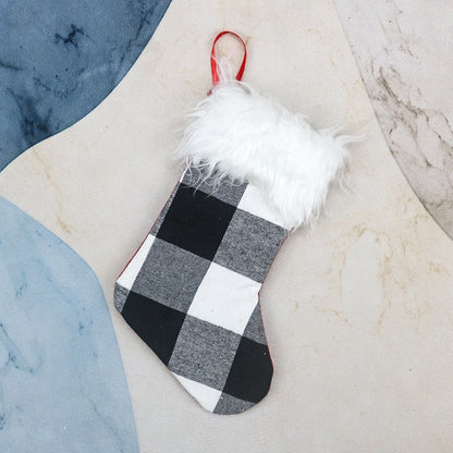 Christmas Tree Ornaments Decoration Supplies Gift Bag Plush Christmas Socks Gift Bag Pendant, Black and White, Red and White